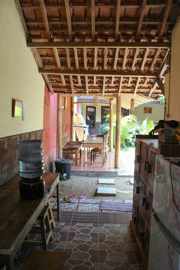 Apartamento Harrys Oceanhouse 2 Pacitan Exterior foto