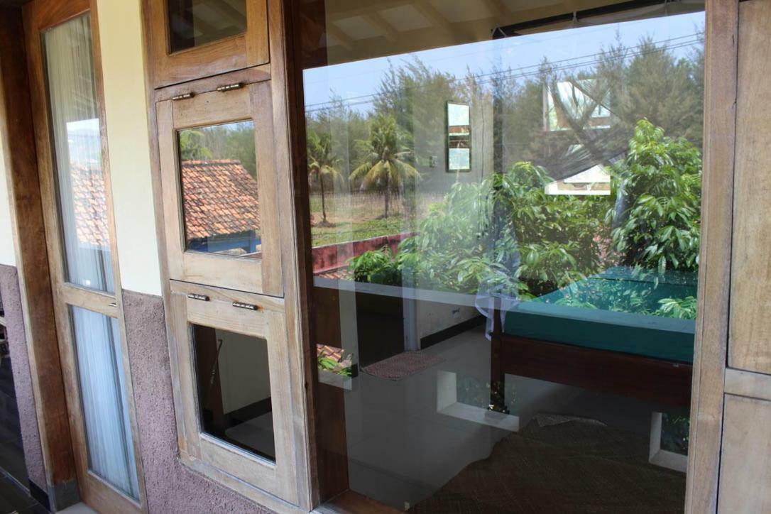 Apartamento Harrys Oceanhouse 2 Pacitan Exterior foto