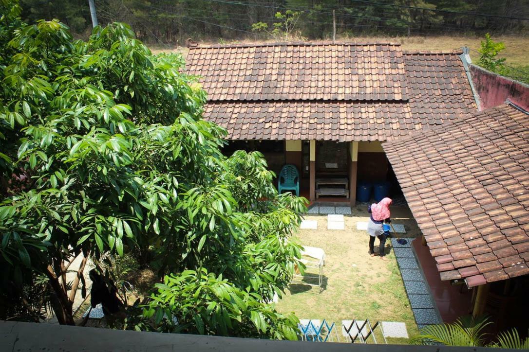 Apartamento Harrys Oceanhouse 2 Pacitan Exterior foto